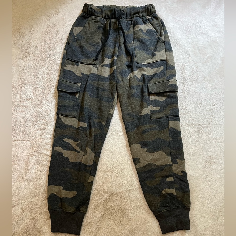 VS PINK: Women’s Cargo Jogger - camo | high-waisted